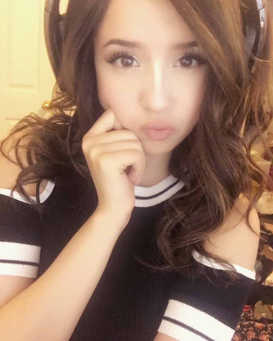 Картинки по запросу pokimane photoshop
