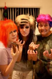my-friends-family-and-i-kiki-kannibal-30629410-183-275.jpg